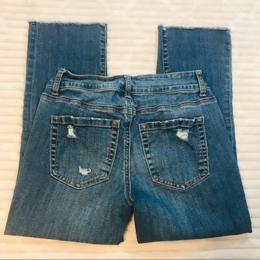 Maurices Straight Cropped Destructed Jeans Distressed Jean Size 2 26 - Picture 3 of 5